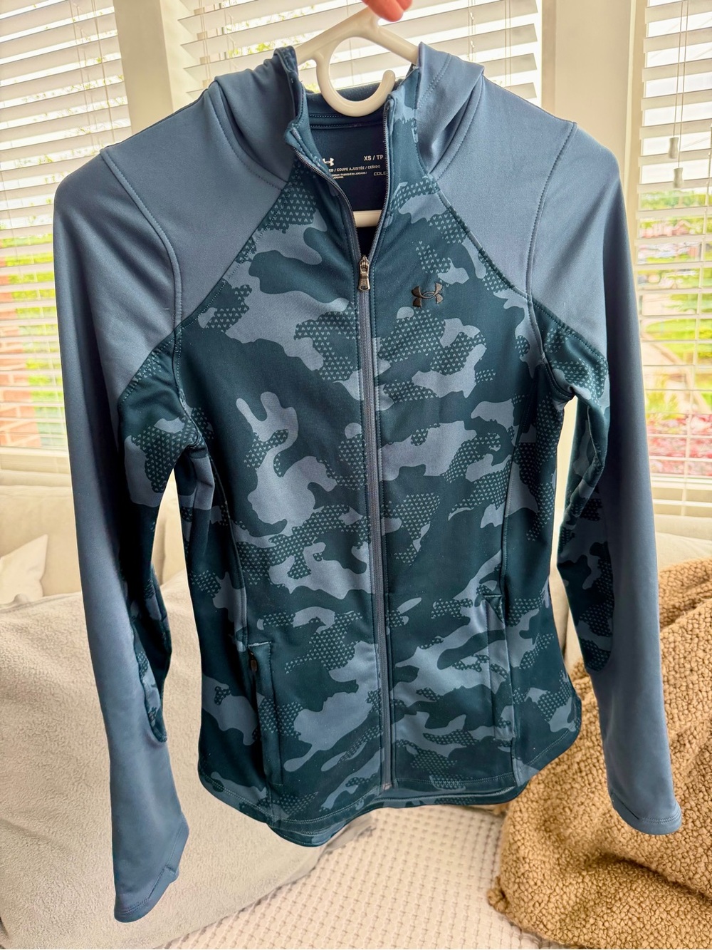 Under Armour Teal Blue Camo Zip-Up Hoodie Women’s